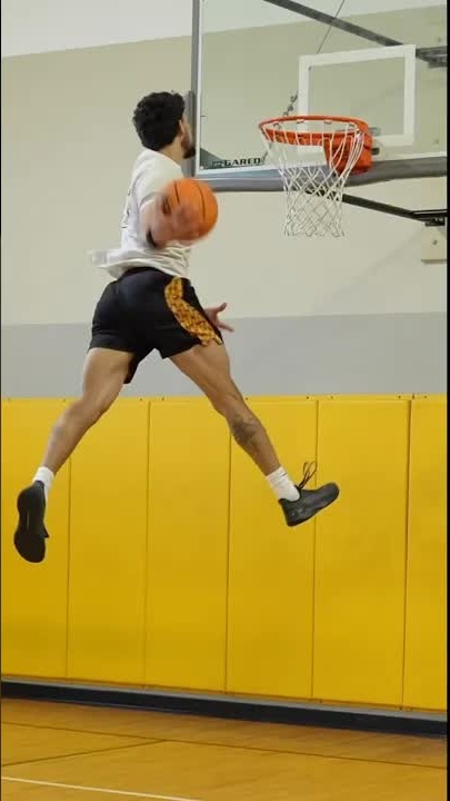6'2 dunk attempt on a 10 foot rim