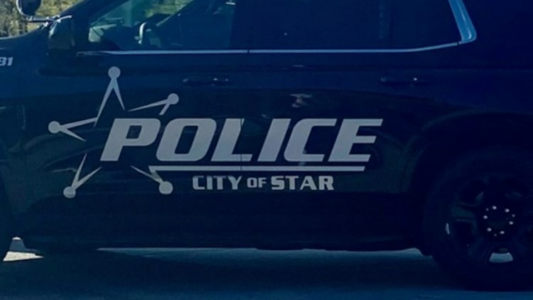 Police arrest 29-year-old man following traffic stop, foot chase in Star<br><br>