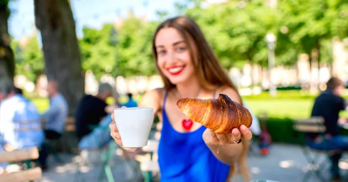 Eating alone while traveling? Here are some tips to overcome solo ...