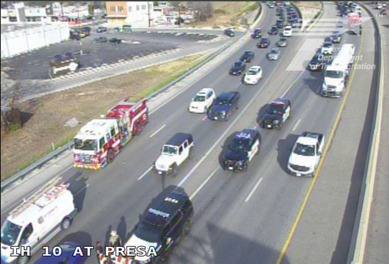 Multiple lanes closed after major crash on busy San Antonio highway<br>