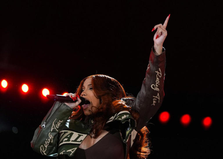 Cardi B abre la gira ‘Little Miss Drama’ con 37 canciones y energía de villana: aquí está la lista de canciones