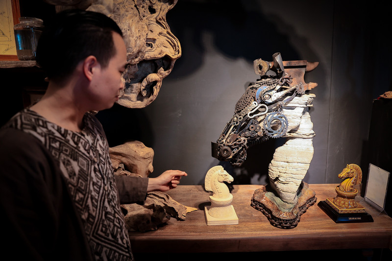 Bộ sưu tập Thiên Mã: Lời chúc Bính Ngọ Viên mãn đại thành của nghệ nhân điêu khắc ánh sáng