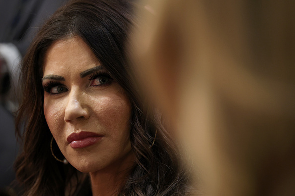 Noem explains reasoning for initial ‘domestic terrorism’ comments about Pretti shooting<br><br>