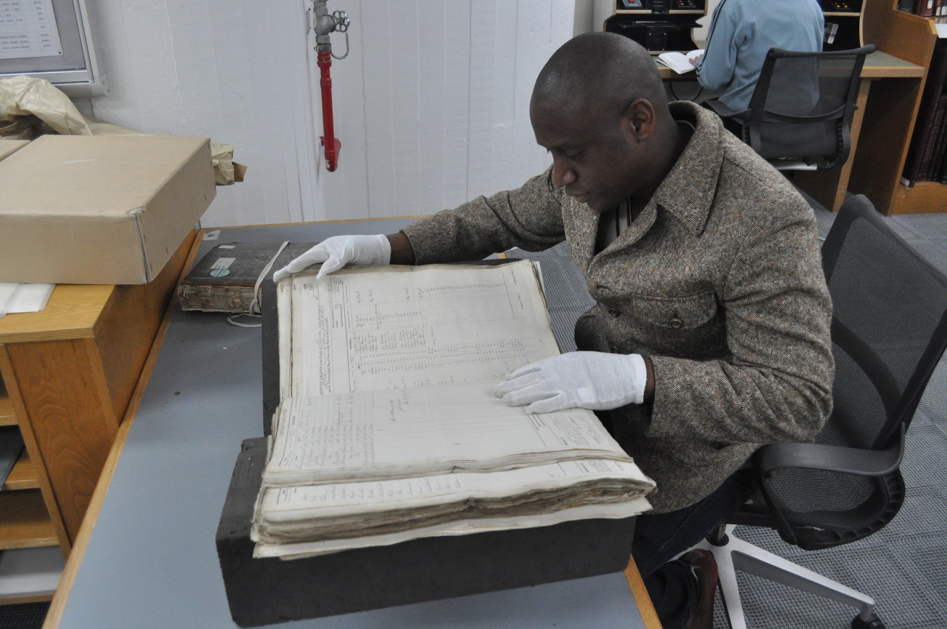 I’m an ancestor hunter who’s tracked down 20,000 relatives – even a ...