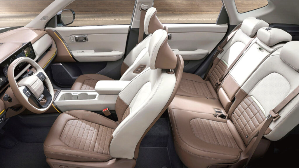 Kia added EV tricks to the Seltos—now every small SUV looks awkward<br><br>