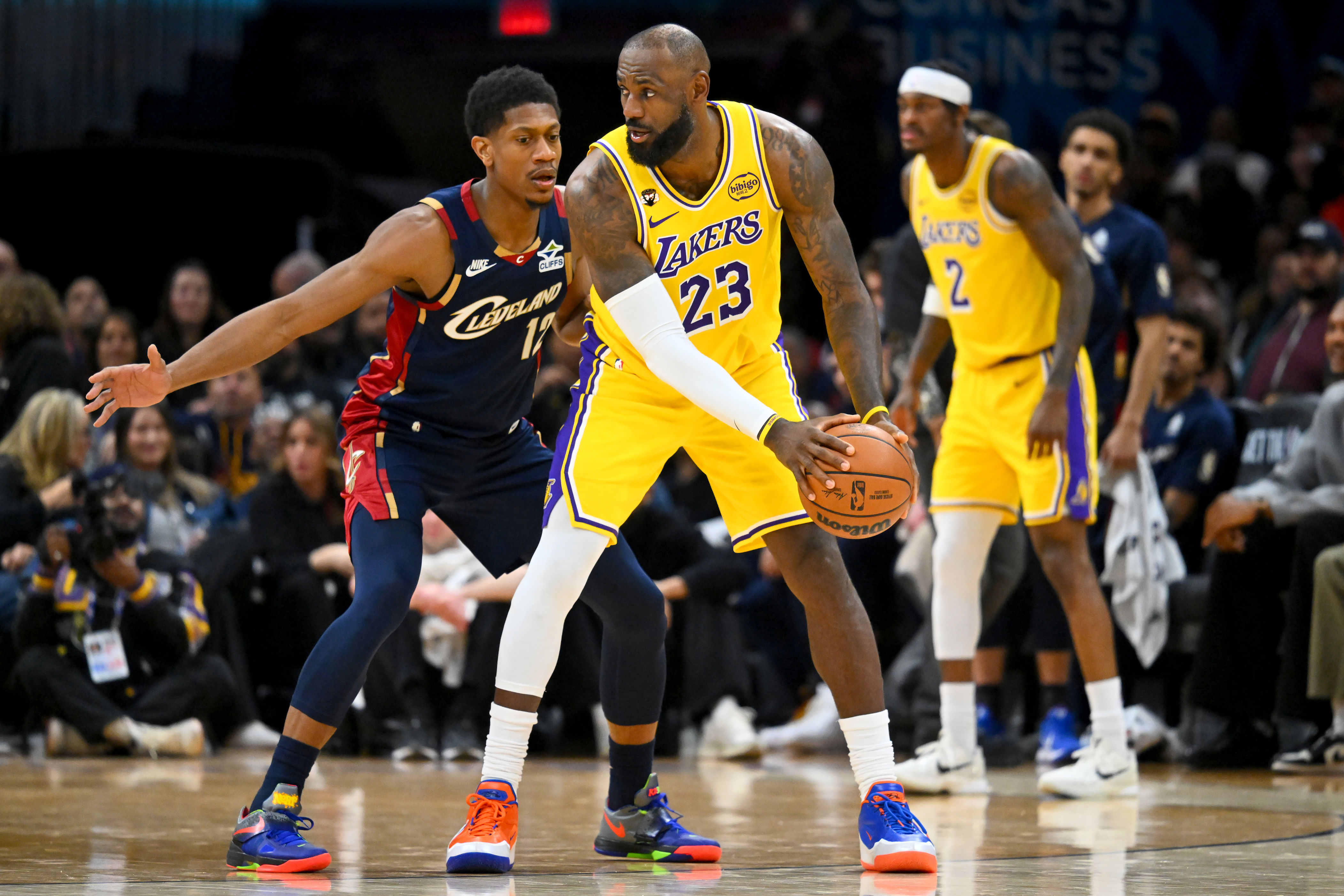 Lakers have discussed De’Andre Hunter trade, Cavs intrigued by Dalton Knecht<br>