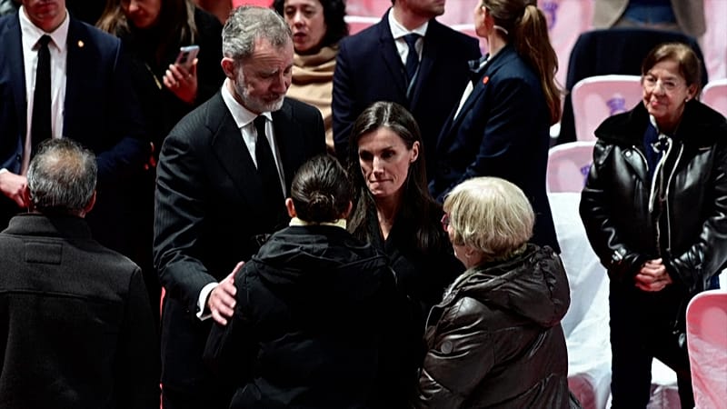 حضر ملك إسبانيا فيليبي السادس والملكة ليتيثيا قداسا جنائزيا لضحايا حادث قطار في آداموس.