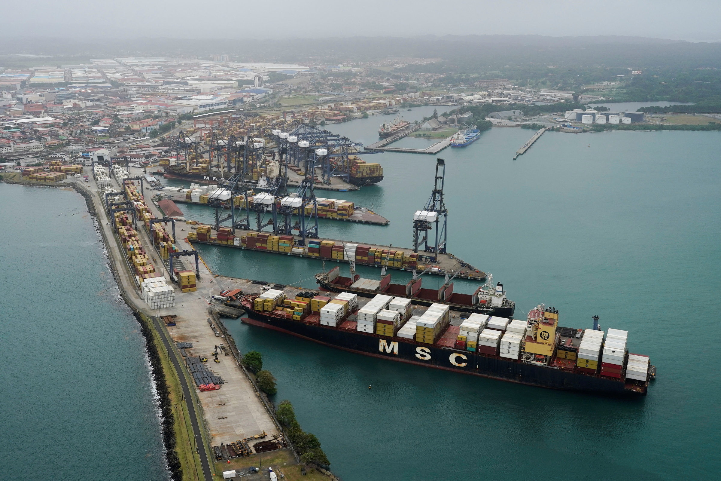 Tòa án bác quyền vận hành cảng của công ty Hong Kong ở kênh đào Panama