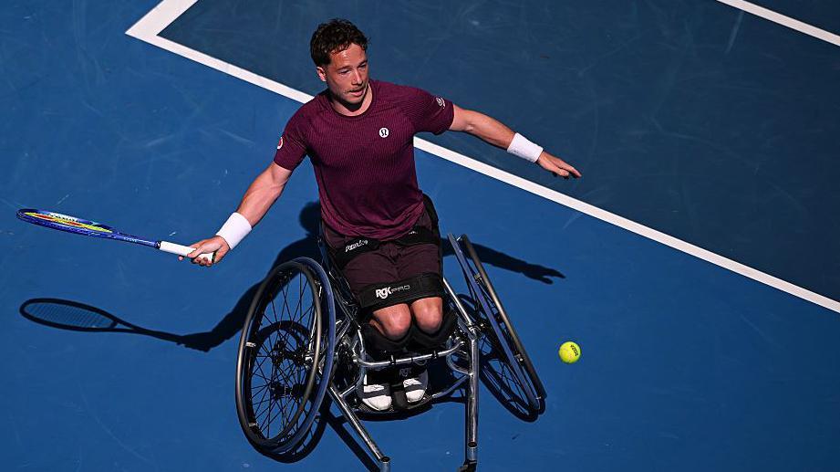 Defending champion Hewett beaten in semi-finals<br>