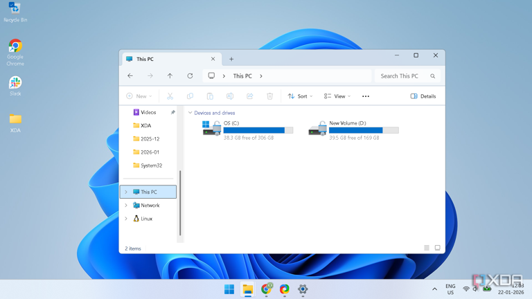 file explorer and desktop view with visual effects disabled on Windows 11