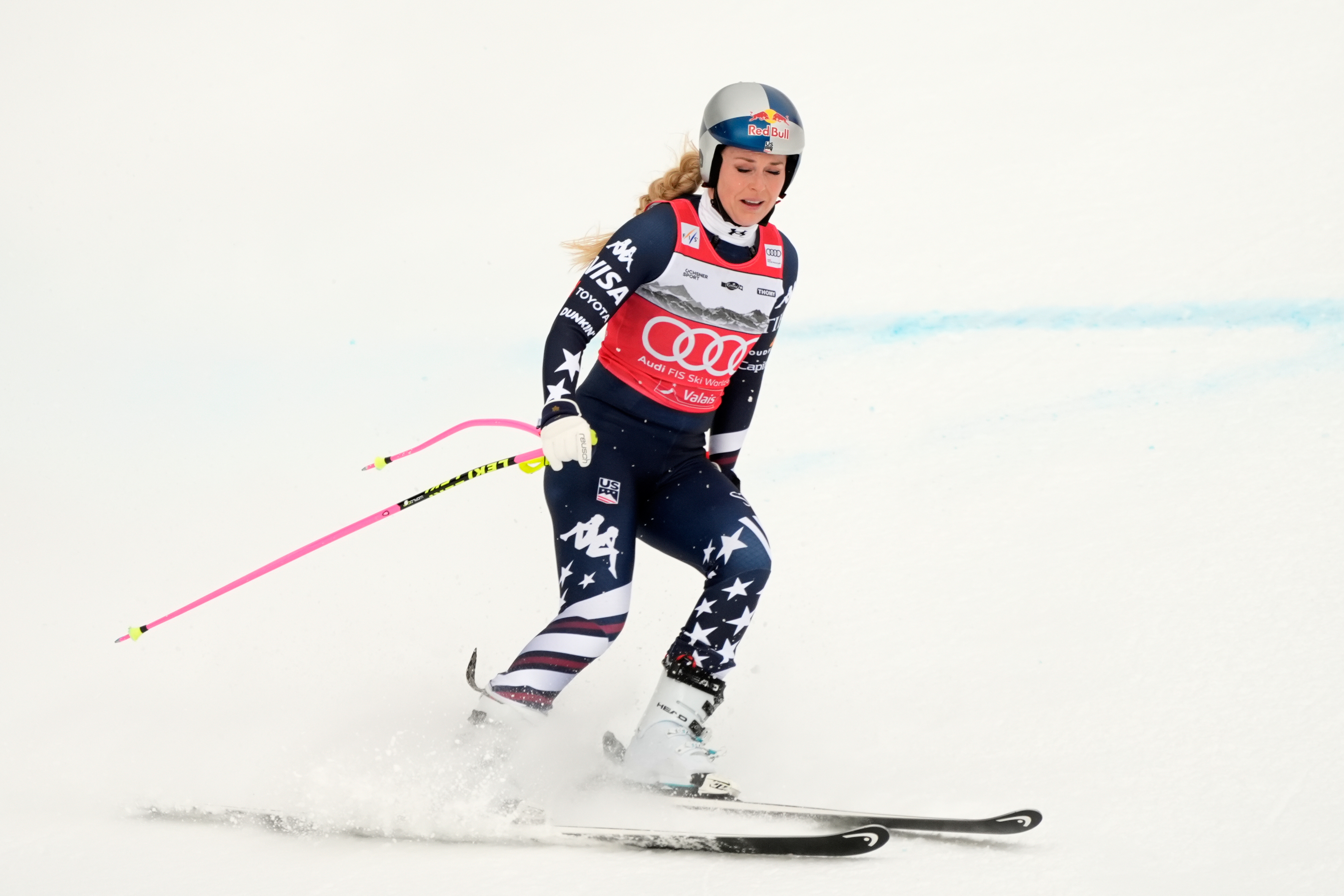 Lindsey Vonn kom seg til mål. Foto: Giovanni Auletta / AP / NTB