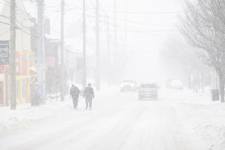 Winter storm warning as 12 inches of snow to strike: "Near whiteout"