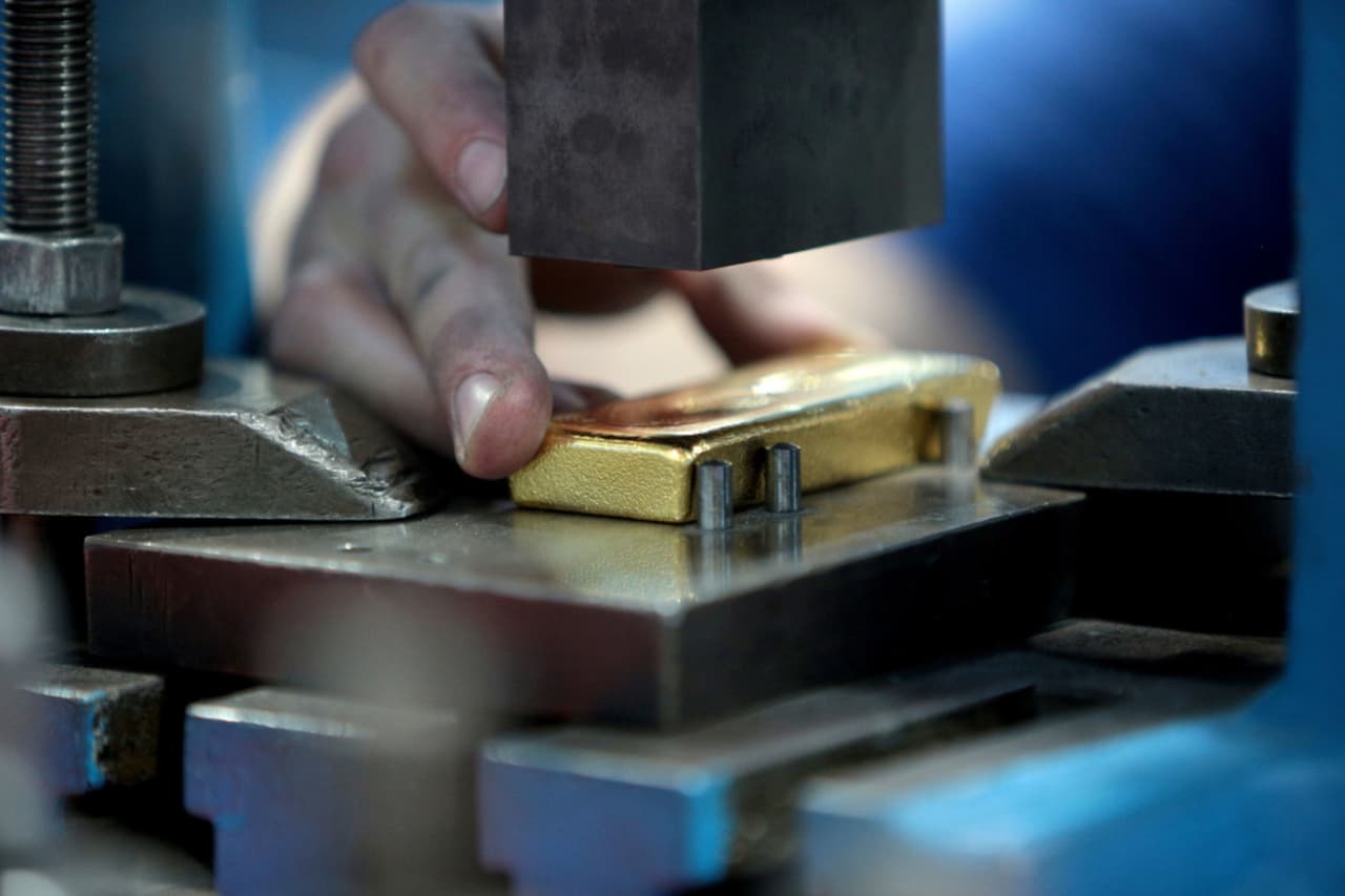 Gold and silver prices fall sharply as Trump picks Warsh as Fed chair. Here’s why.<br><br>