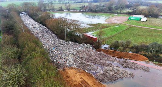 The 150m long mountain of rubbish that has been illegally dumped beside the A34 and near the River Cherwell in Kidlington, Oxfordshire (Jonathan Brady/PA) (PA Wire)