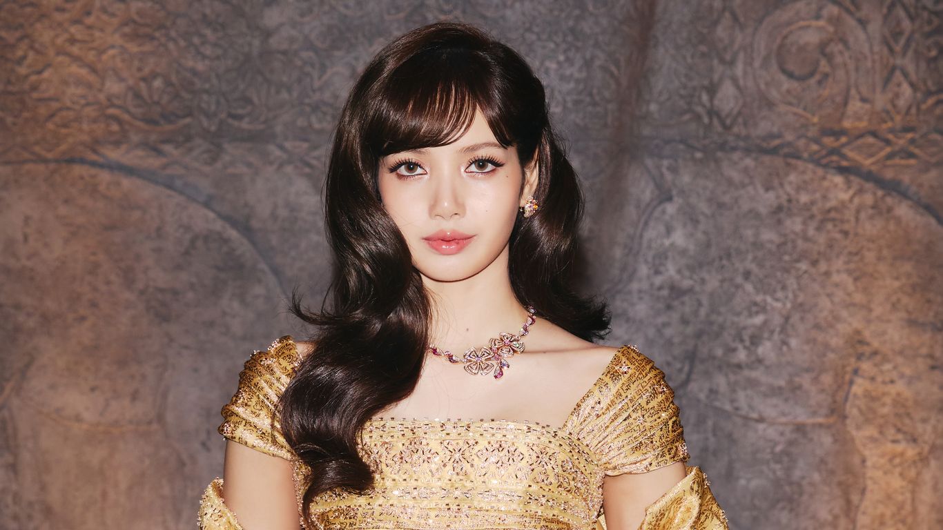 Lisa de Blackpink, somptueuse dans une création Balmain inspirée d'une ...