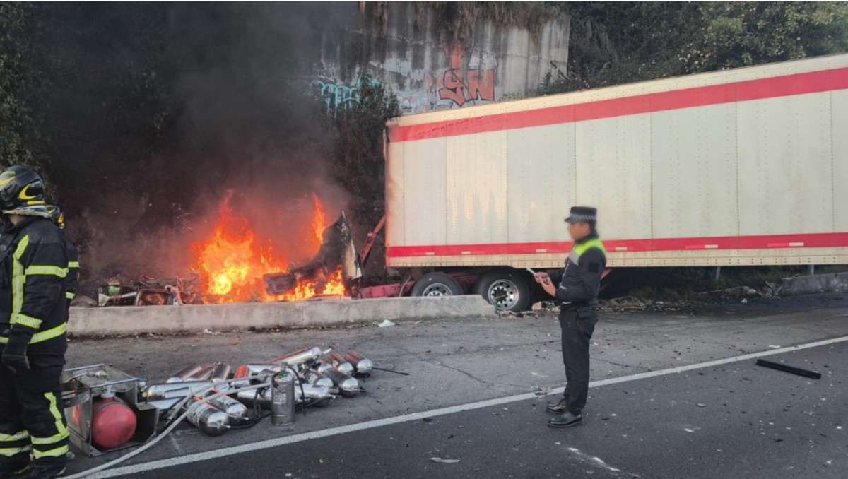Volcadura de tráiler en carretera México-Toluca provoca incendio ...