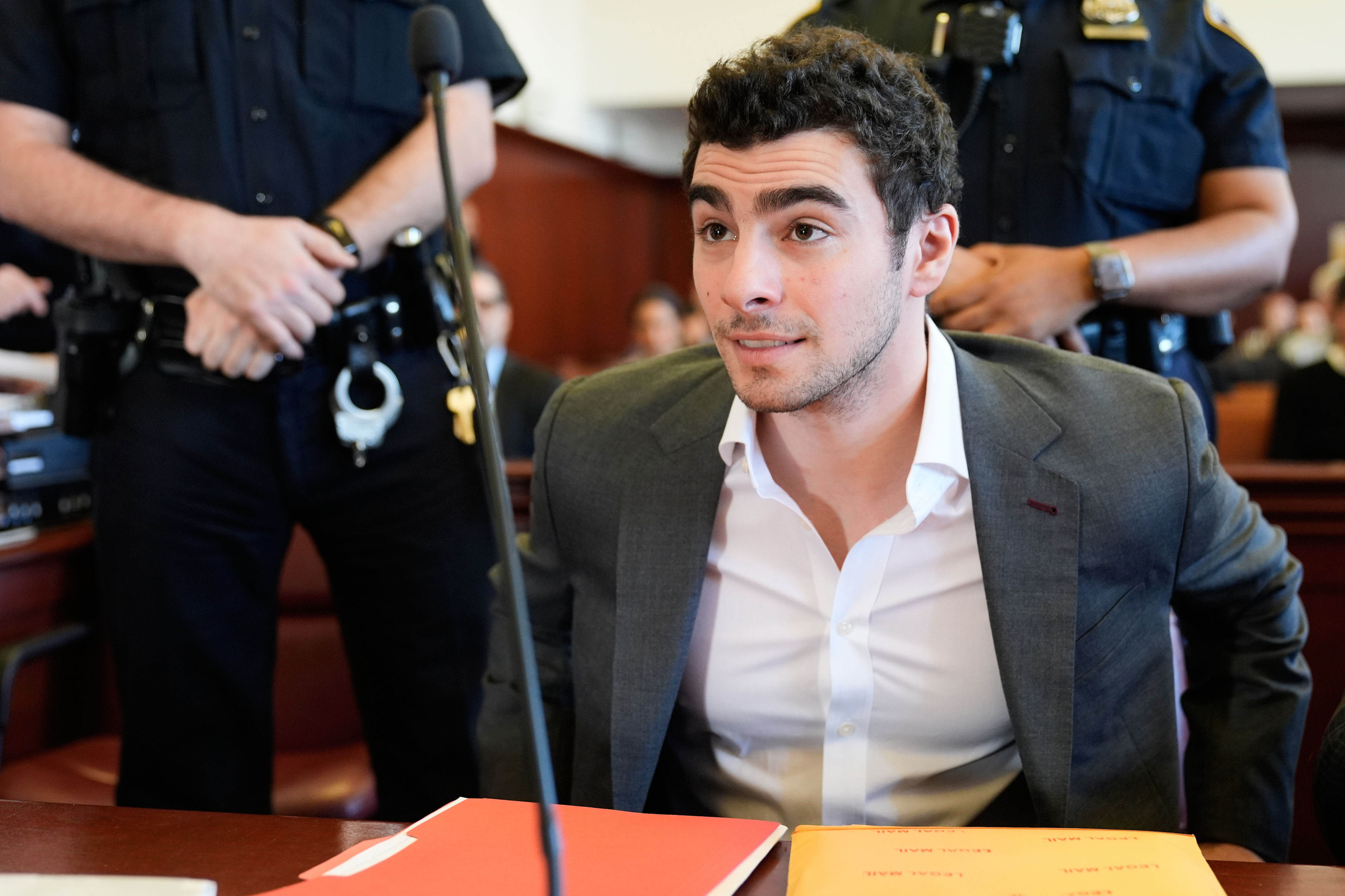 Judge dismisses federal murder charge, death penalty off table for Mangione