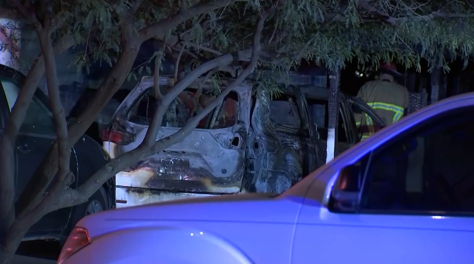 Firefighters stop house fire from spreading to nearby home in Mesa