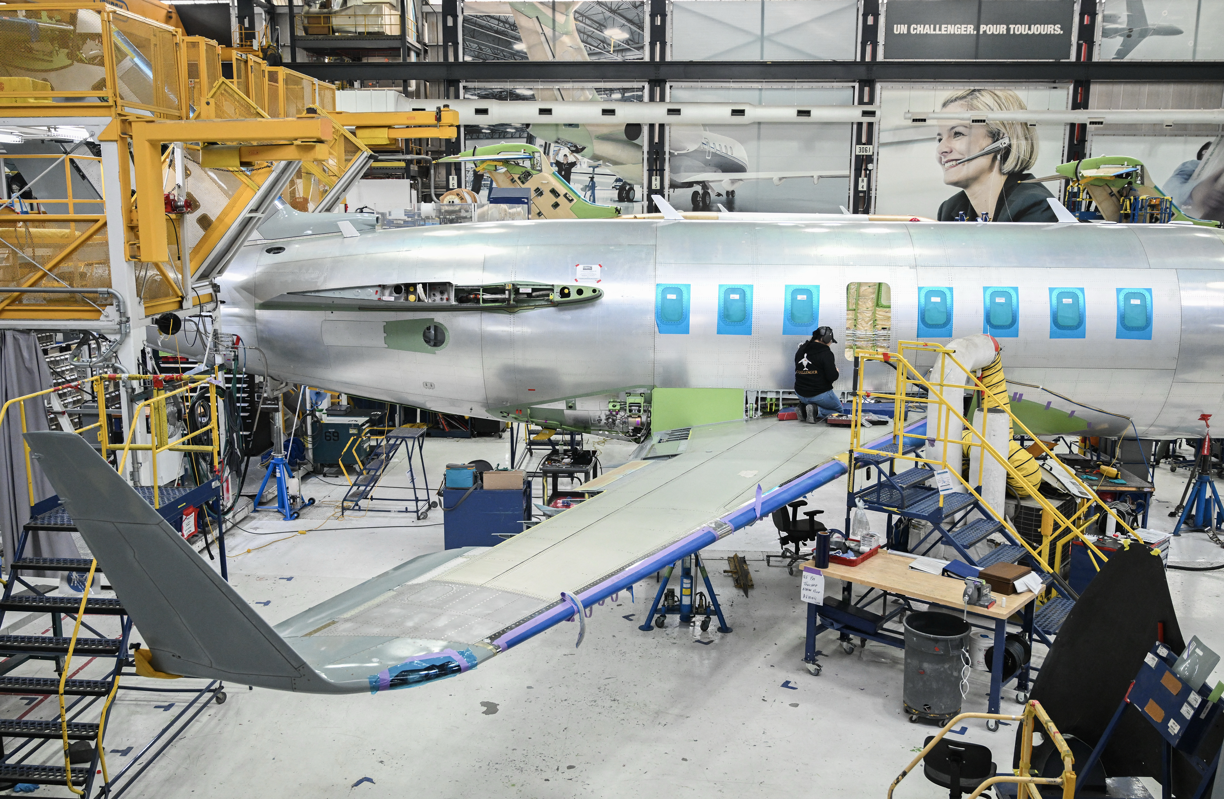 Trump dice que EEUU descertificará aviones fabricados en Canadá y amenaza con aranceles del 50%