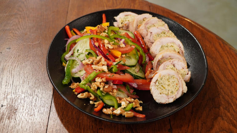 Aprendé a cocinar rolls de pollo rellenos