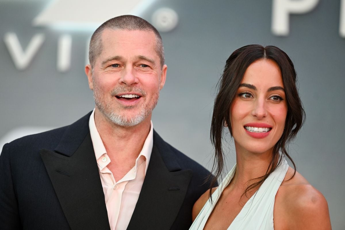 Brad Pitt arrives in Greece with Ines de Ramon for his next movie after ...