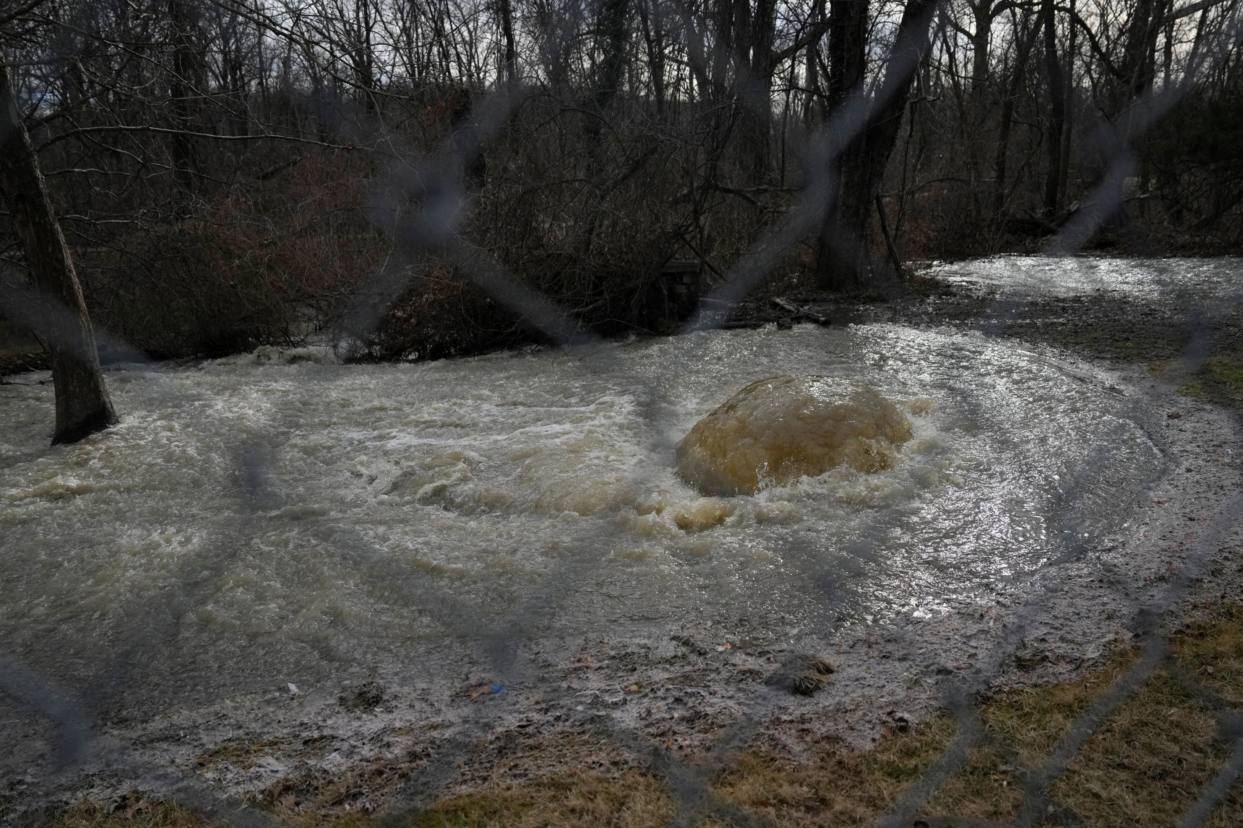 'Vile and putrid' sewage floods East Coast river after pipe break