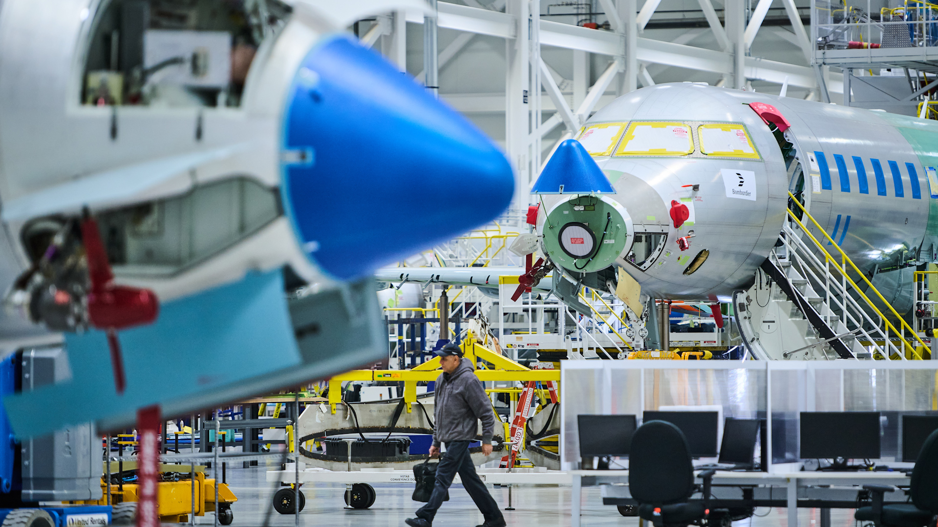 Experts question US threat to decertify new Canadian planes