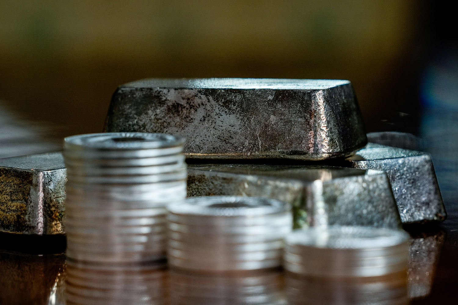 Silver plummets after Trump taps Kevin Warsh to chair Federal Reserve<br><br>