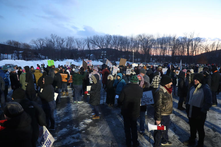 Lawmakers, residents gather to oppose Chester ICE facility in Orange County