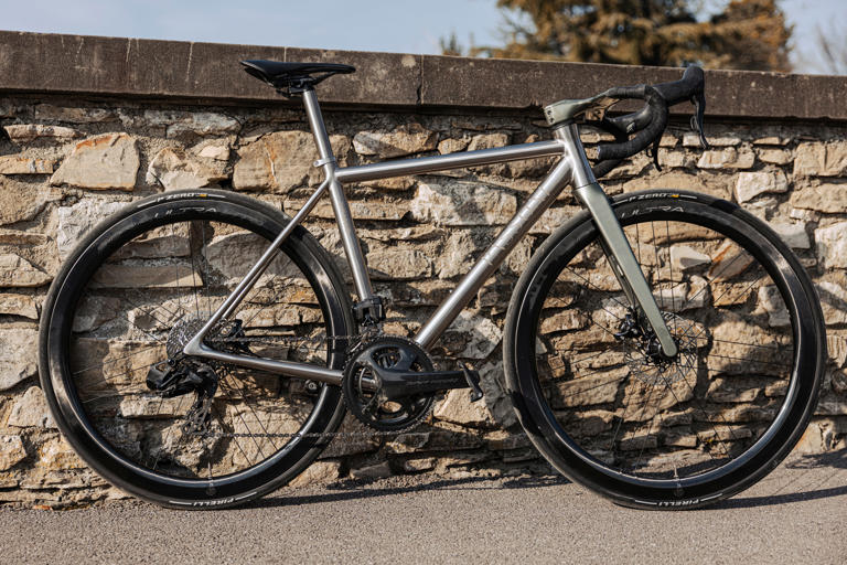 Passoni's new €15,000 flagship bike ditches the non-round fork steerer ...