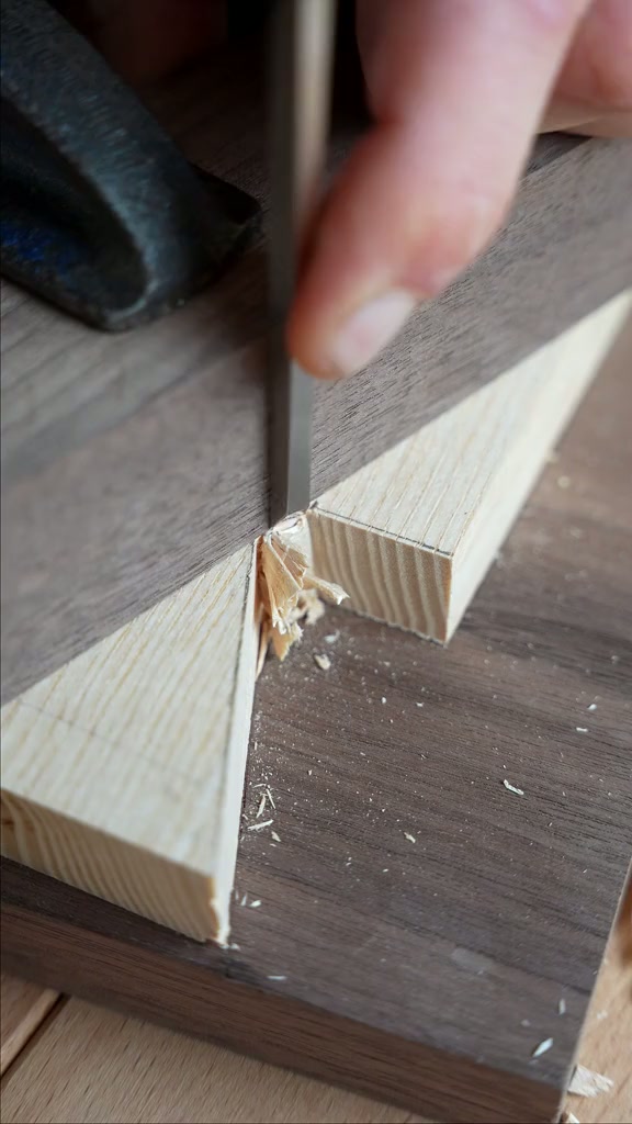 Simple chisel trick for perfectly straight woodworking joints