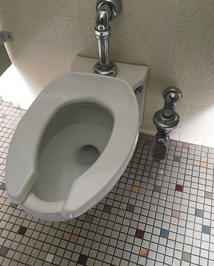 50 Ingenious Things Students Have Spotted At Their Schools And Universities (New Pics)