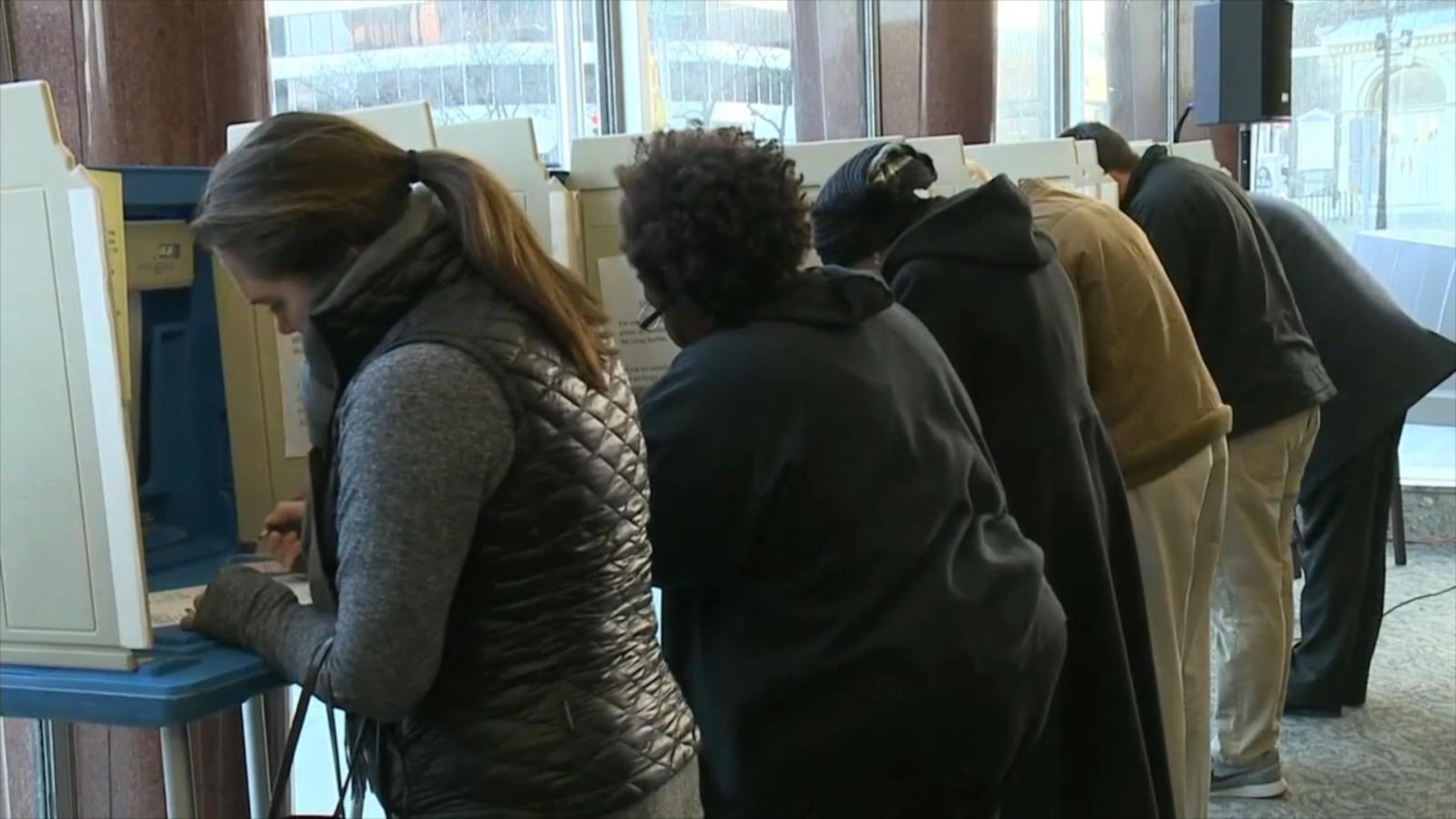 Record number of voters identifying as 'independent' ahead of midterm ...