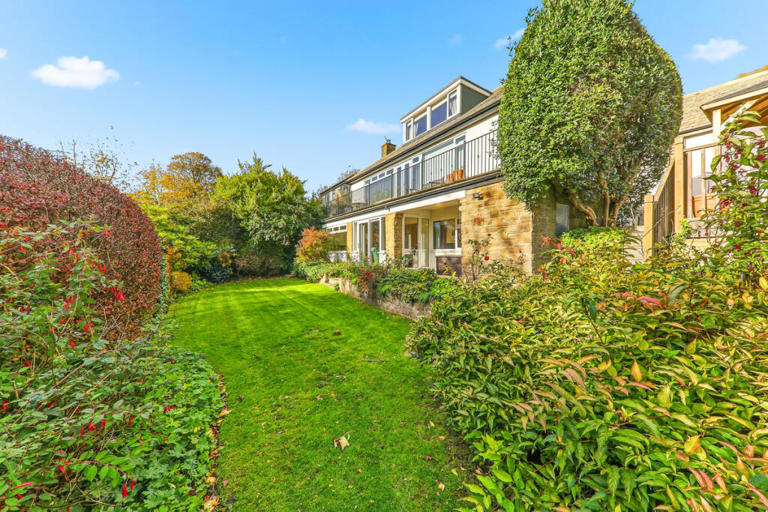 Photo inspiration: A Tour Inside A Leeds Residence Boasting Panoramic Valley Views Photo Inspiration
