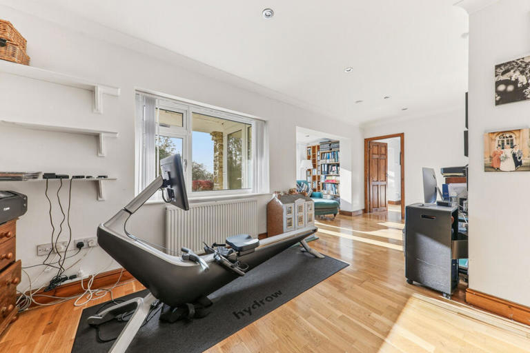 Curated visual reference: Visual Reference: A Tour Inside A Leeds Residence Boasting Panoramic Valley Views