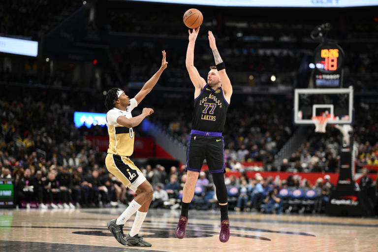 Con un triple doble en la primera mitad, Doncic lidera la victoria 142 ...