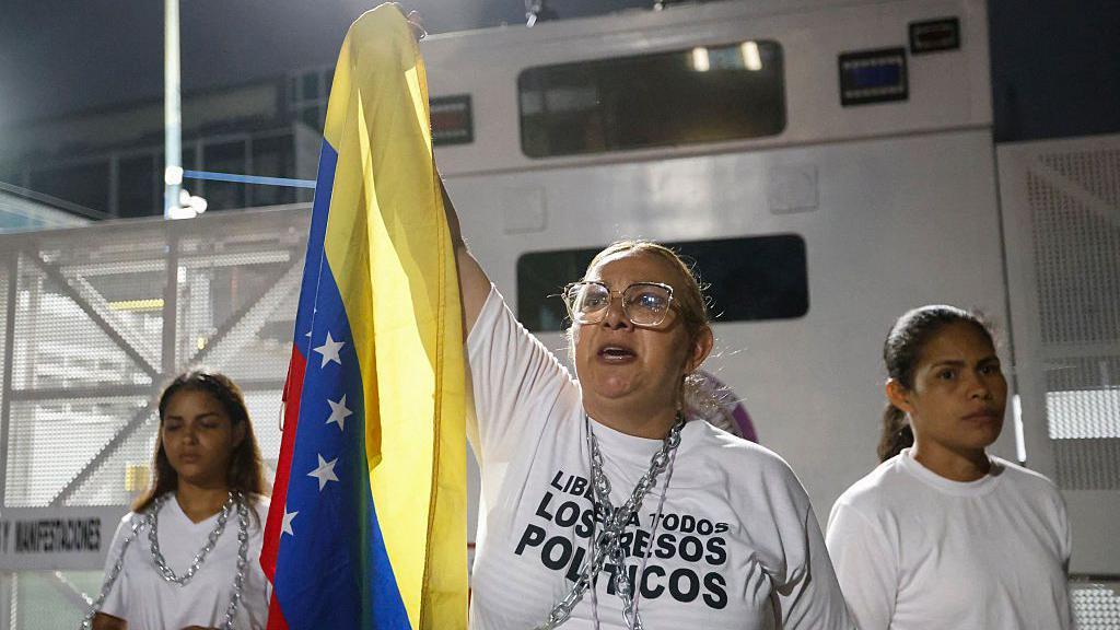 Delcy Rodríguez anuncia anistia a 'presos políticos' e fechamento de centro de tortura na Venezuela