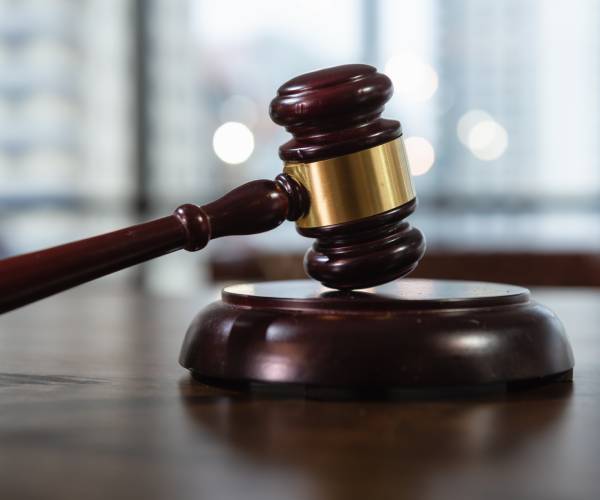 Judge strikes down citizenship rules in Trump voting order<br>