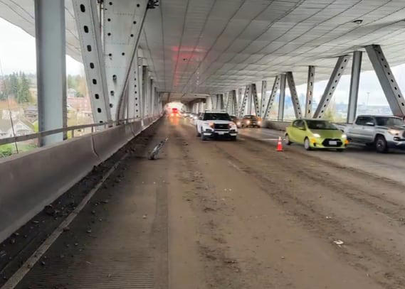 Northbound I-5 express lanes in Seattle reopen after debris spill