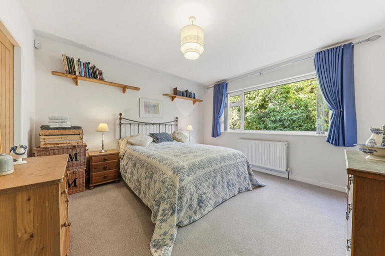 Curated visual reference: Picture Idea: A Tour Inside A Leeds Residence Boasting Panoramic Valley Views