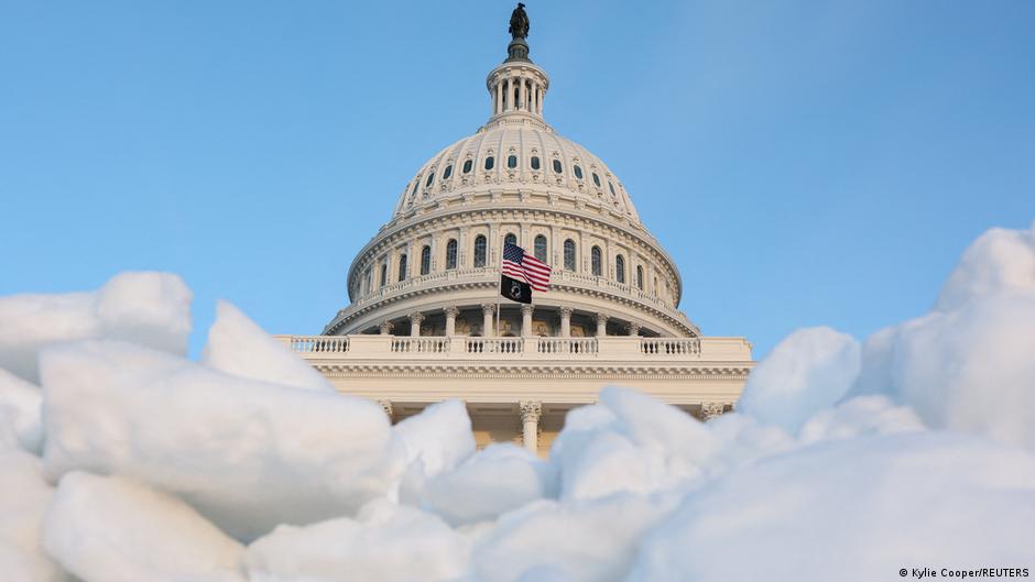 Estados Unidos inicia un cierre de gobierno que se prevé breve