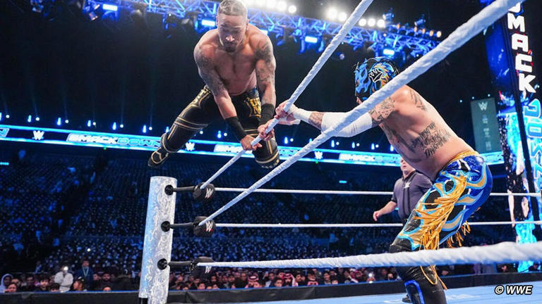 WWE SmackDown takeaways: Empty seats everywhere in Riyadh