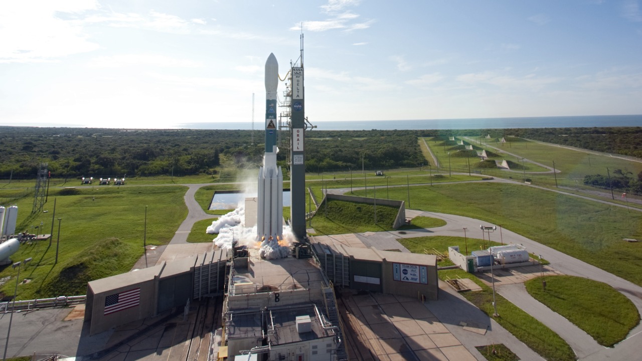 Out-of-control Chinese rocket slams into South Pacific after UK red alert