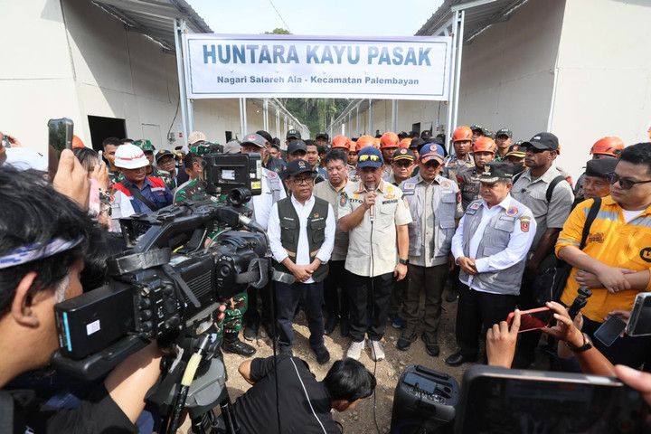 Detail pembangunan Huntara