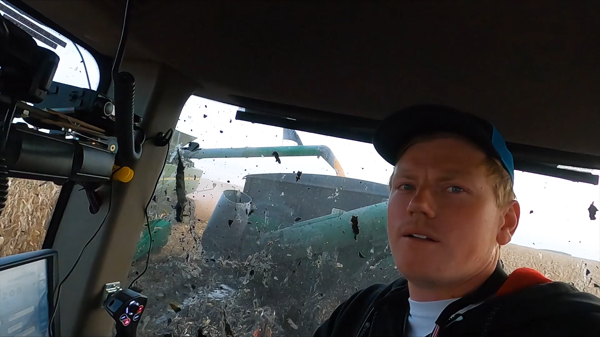 Custom combining chaos on 200 acres | When harvest gets messy