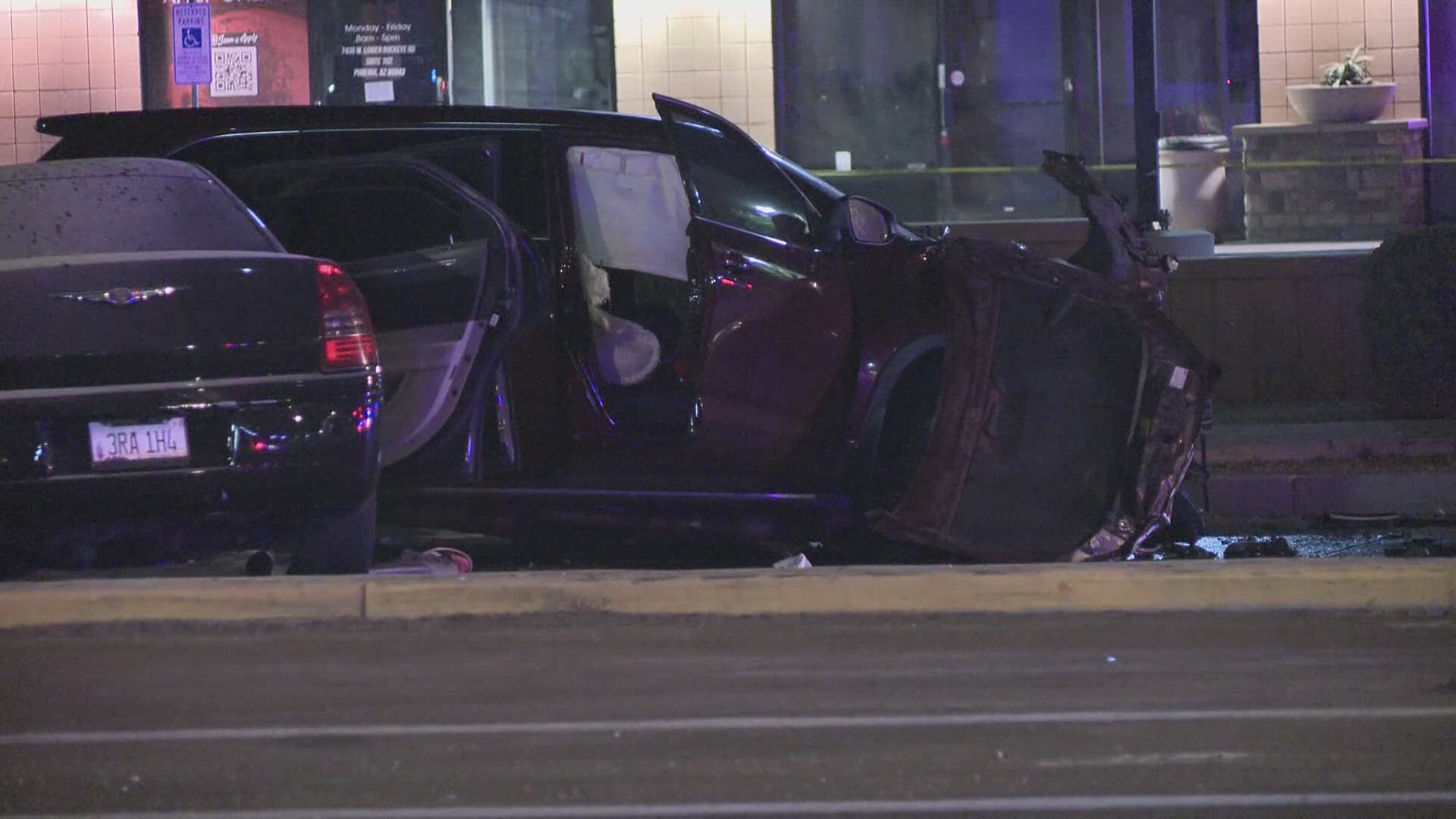 Police: 2 dead after driver flees traffic stop in Phoenix, hits another car