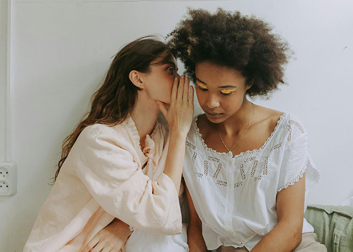 40 Indicators That The Person You’re Talking To Is Super Smart And Hides It Well