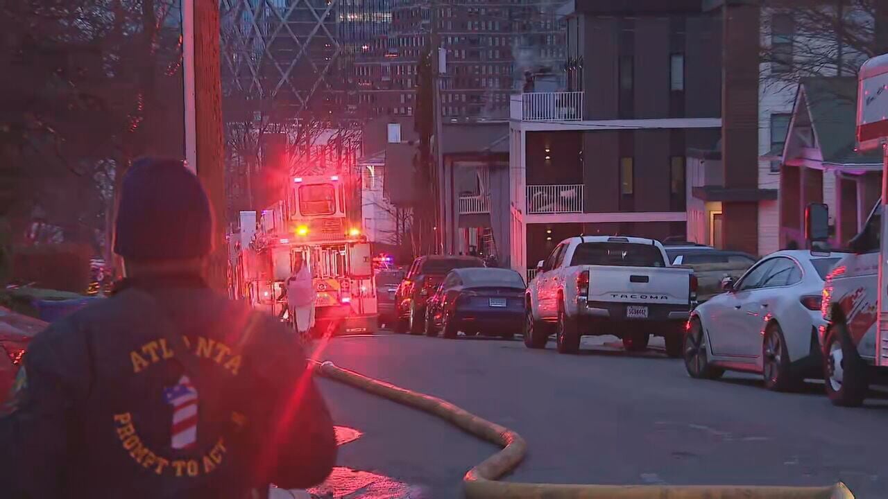 Atlanta firefighters battle multi-unit blaze in freezing temperatures