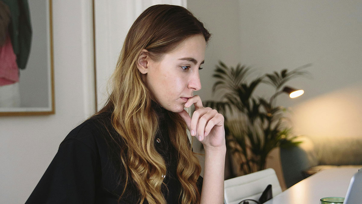 40 Indicators That The Person You’re Talking To Is Super Smart And Hides It Well