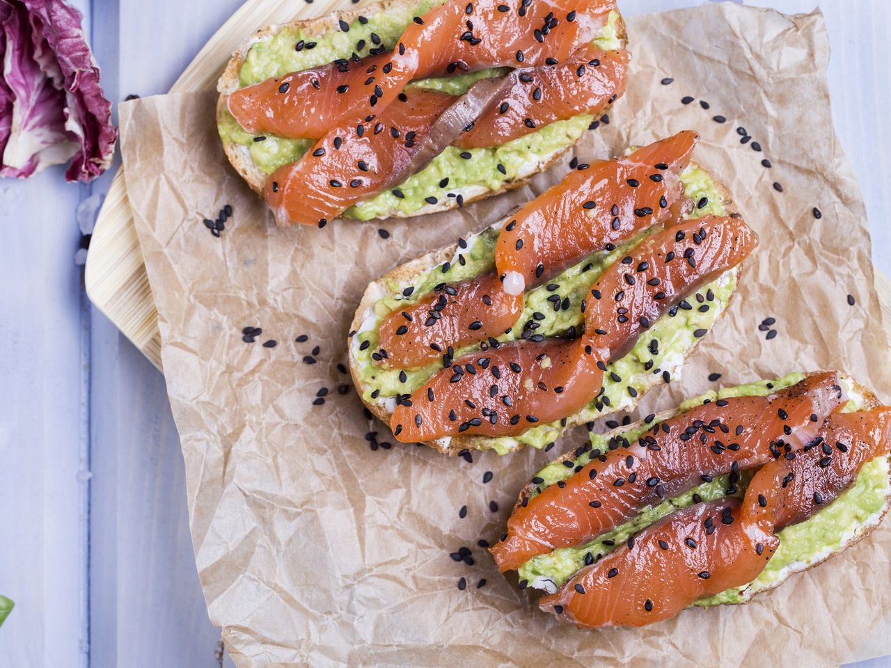 Anti-inflammatory snacks: bruschetta with avocado and smoked salmon